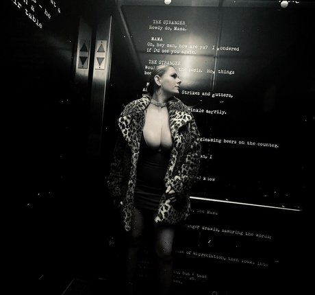 Emily V star nude archive