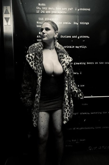 Emily V hot star photo