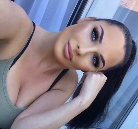 female bodybuilder onlyfans nude img