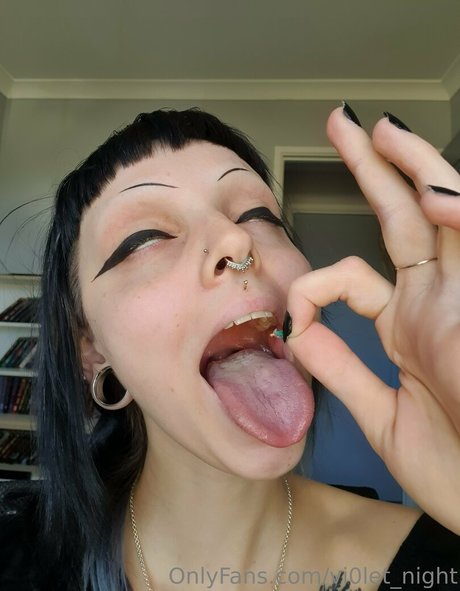 vi0let night star nude pictures