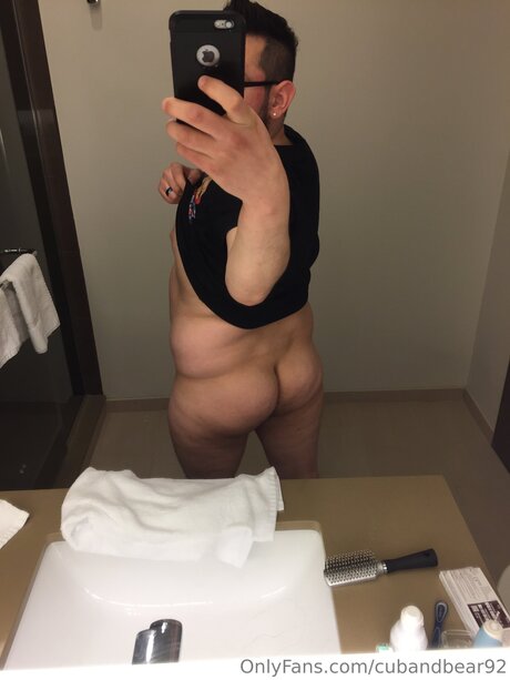 cubandbear92 nudes model photos