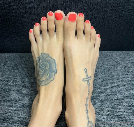 candybarbbie model nude picture