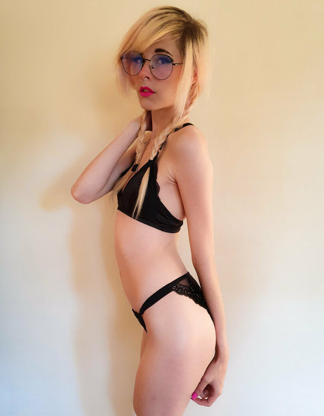 Sammy Splosion nude model gallery