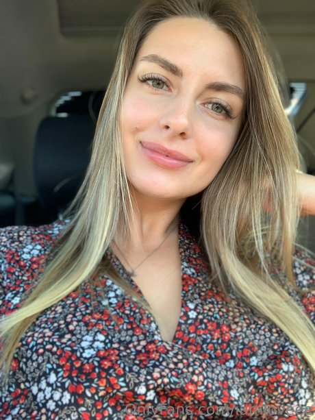 Luba from Ukraine nudes star images