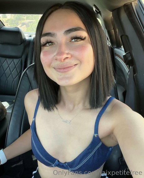 Jaixpetite adult model picture