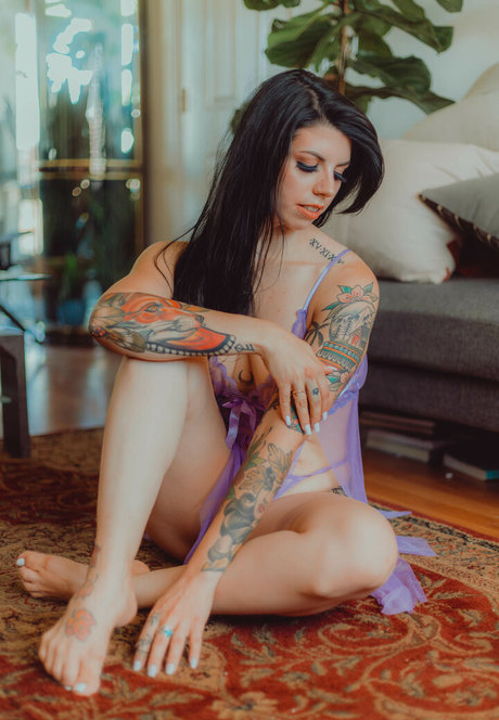 Thatsoraven95 pretty pornstar img