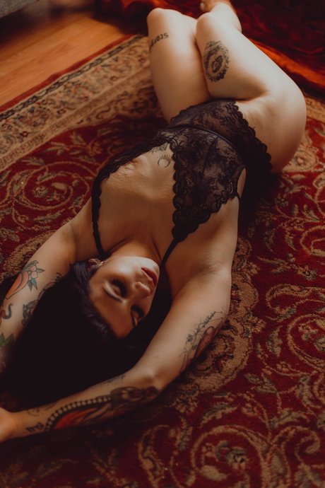Thatsoraven95 model sexy image