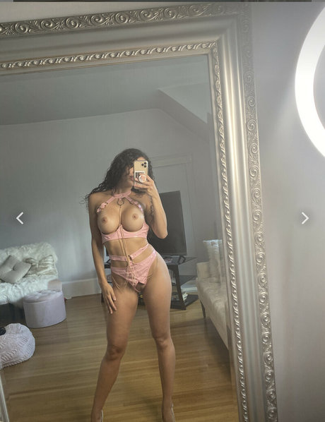Coralitaxxo xxx model images