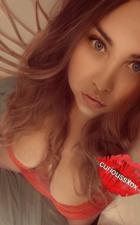 Curioussxox model high quality images