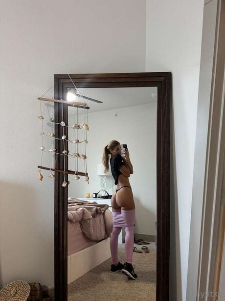 Lillyfitxo pornographic model pic