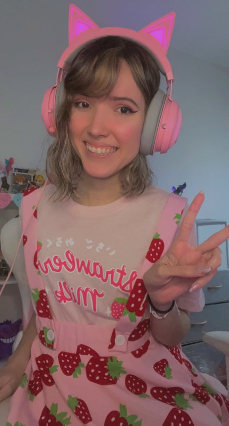 Strawberry Girl Kairi beautiful pornstar pictures