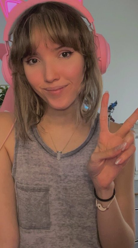 Strawberry Girl Kairi  pornstar art galleries