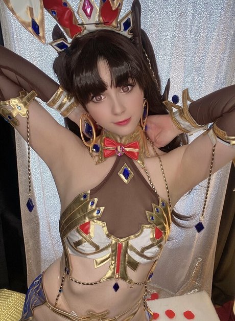 Hirariann nude model img