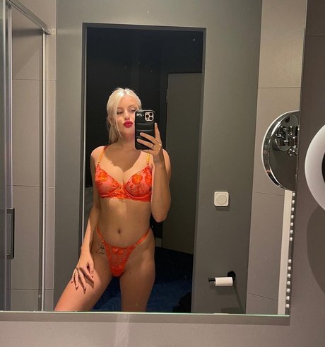 Chloe Verhagen star hot pics