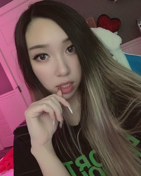Luna Ly xxx model galleries