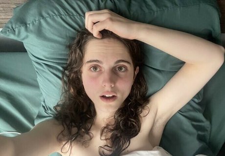 Helmet Girl naked model pictures