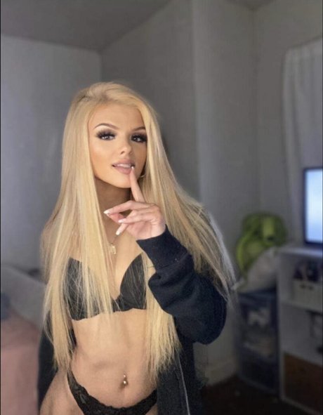 Taylor Marie nice pornstar pictures