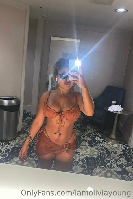 iamoliviayoung erotic model archive