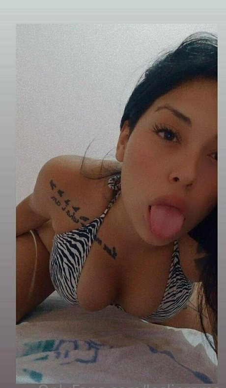 leslieroma model adult photo