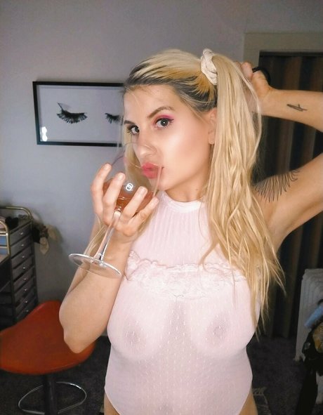 chelledolly pornstar art img