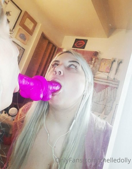 chelledolly model naked photos