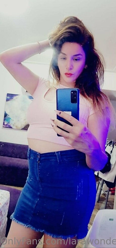 larawonder sexy model archive