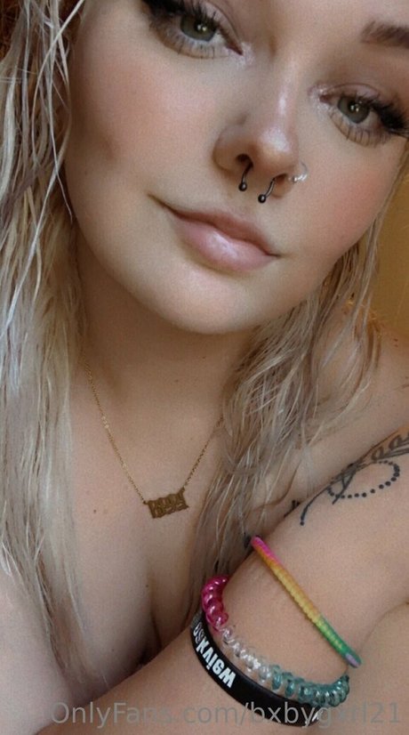 bxbygxrl21 star pornographic image