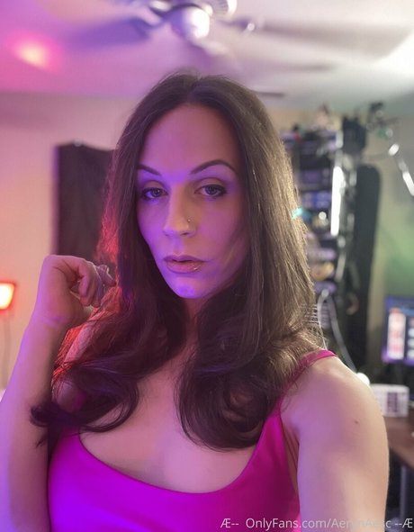 oliviawould naked actress gallery