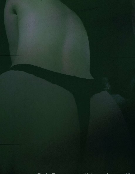 thisominouslife model erotic pic