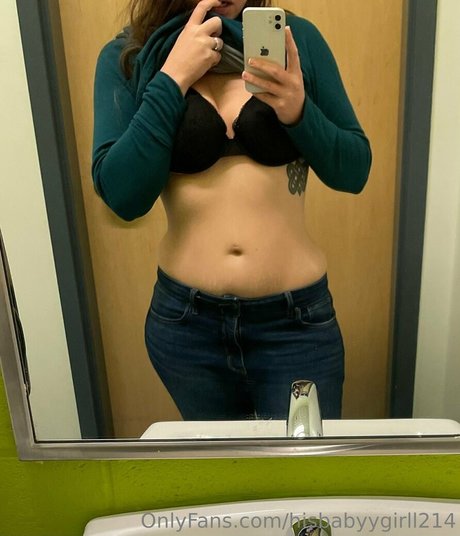 hisbabyygirll214 naked model img