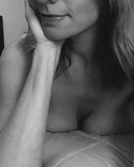 Allie Q model pretty photo