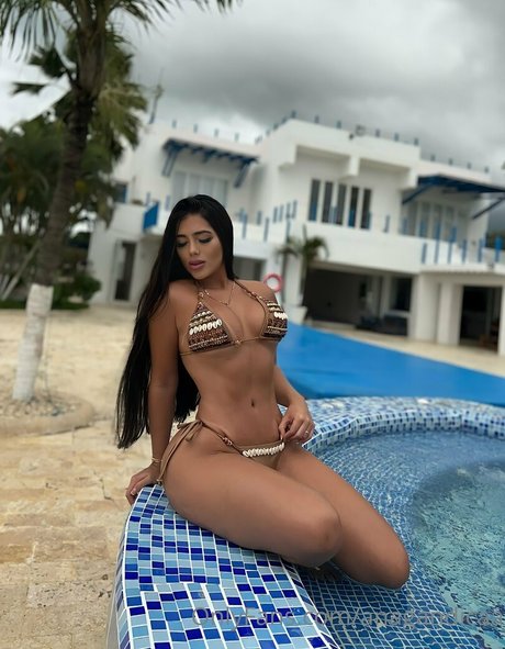 anagandicaa naked model gallery