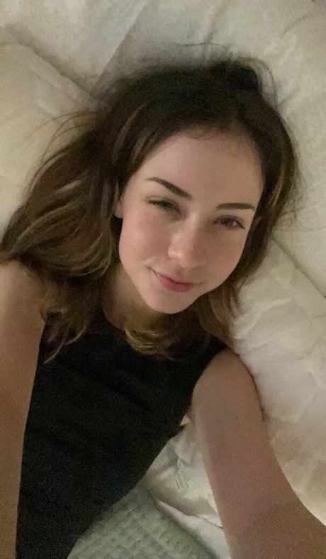 Kelsey Grzybowski hd actress image