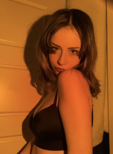 Kelsey Grzybowski pretty model galleries