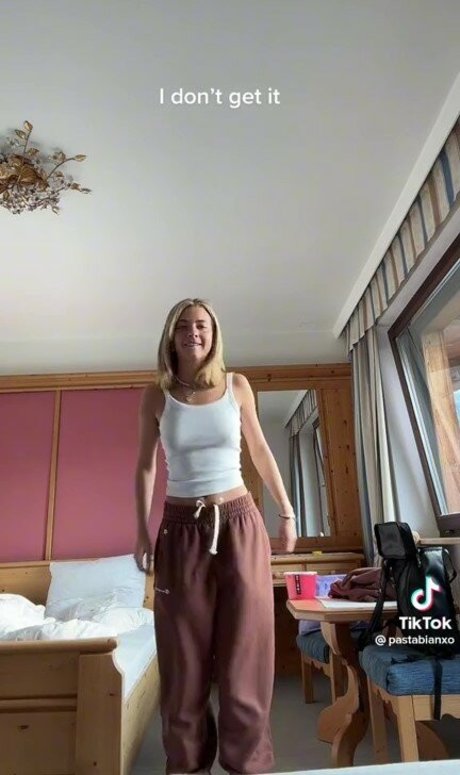 Camel Toes nude model pictures