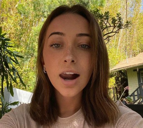 Kira Schmitt free actress photos