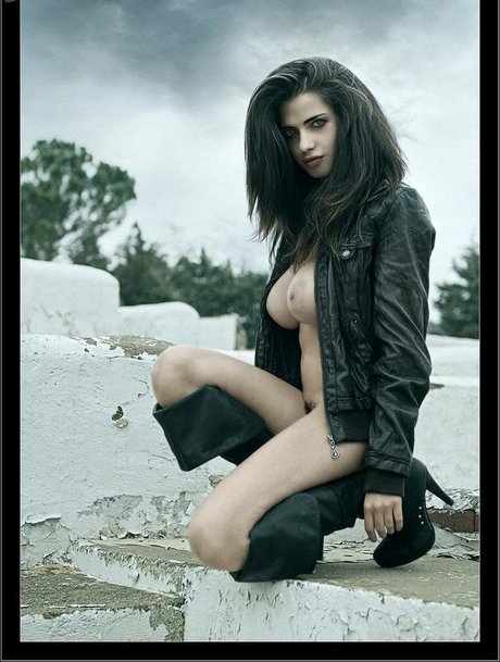 Valentina Matteucci art model photos