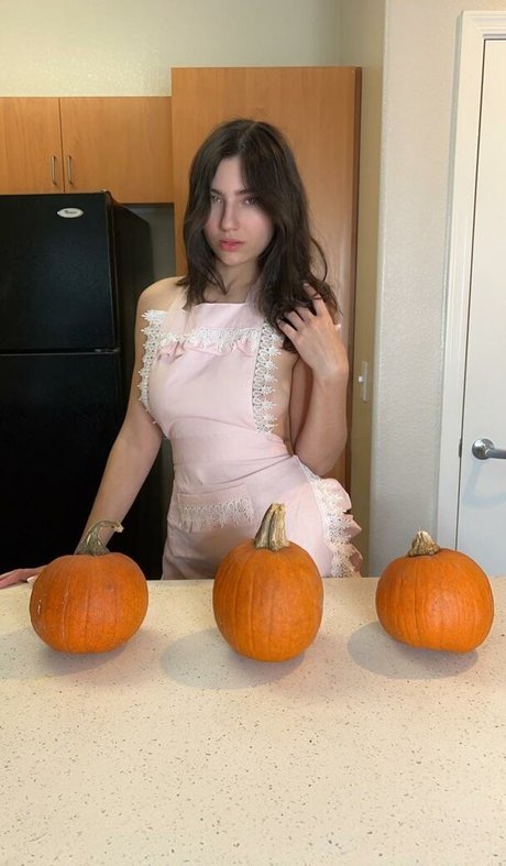 Lilac Love model adult photos