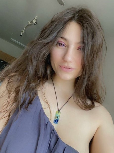 Lilac Love pretty actress picture