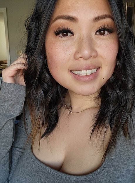 Miss Jee Yung porn model img