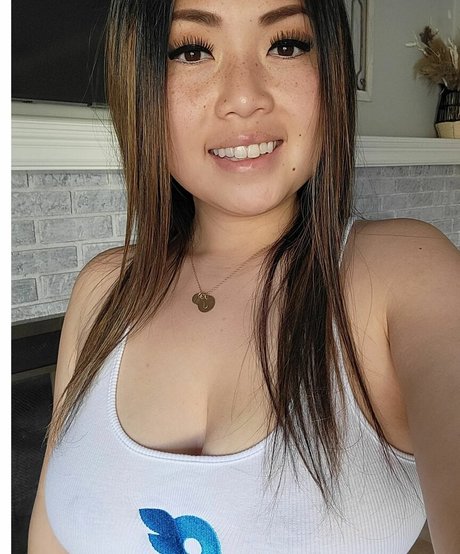 Miss Jee Yung pornstar pretty photos