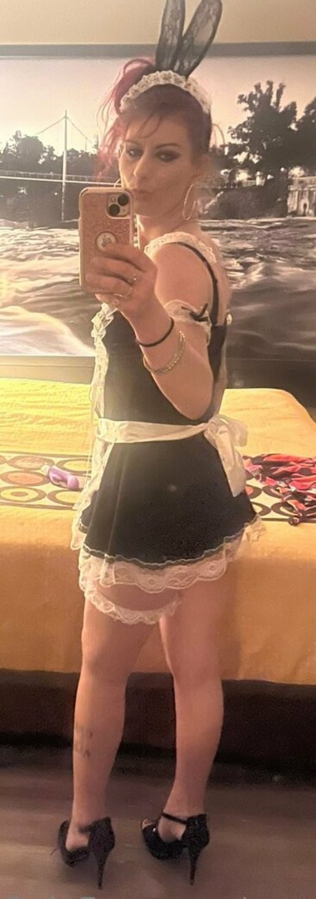 queen b864 star naked photos