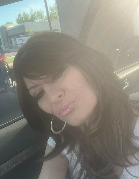 queen b864 model naked galleries