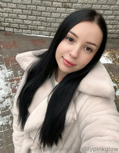 lilypinkglow sexy model pics
