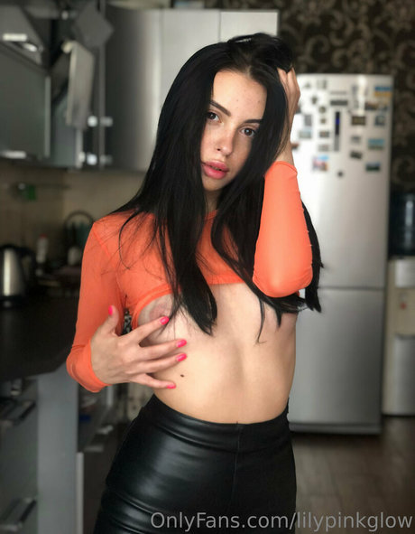 lilypinkglow xxx pornstar photos