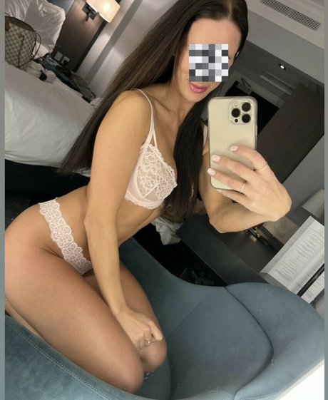 Amberwhite83 porn model pics
