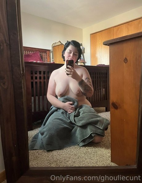 ghouliecunt nude model photos
