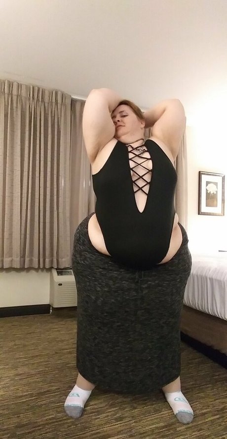 bbw4red20 free model picture