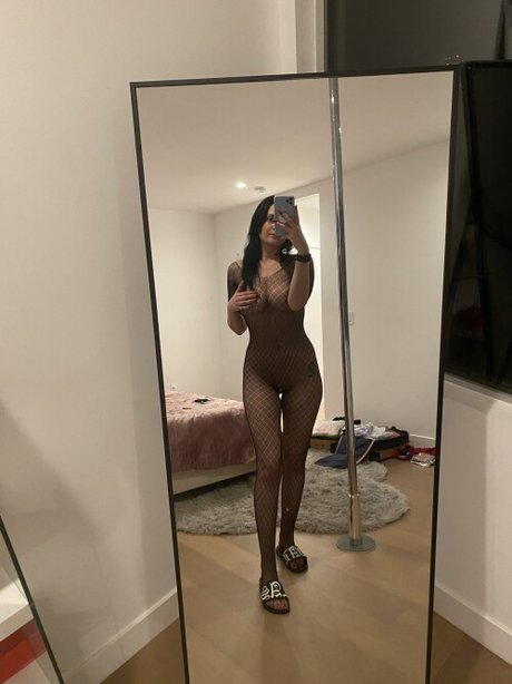 Michelleyroo erotic star photo