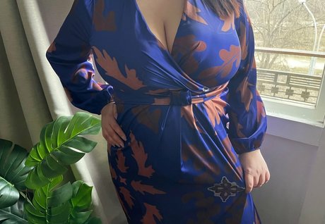 NextDoorQueen erotic model picture